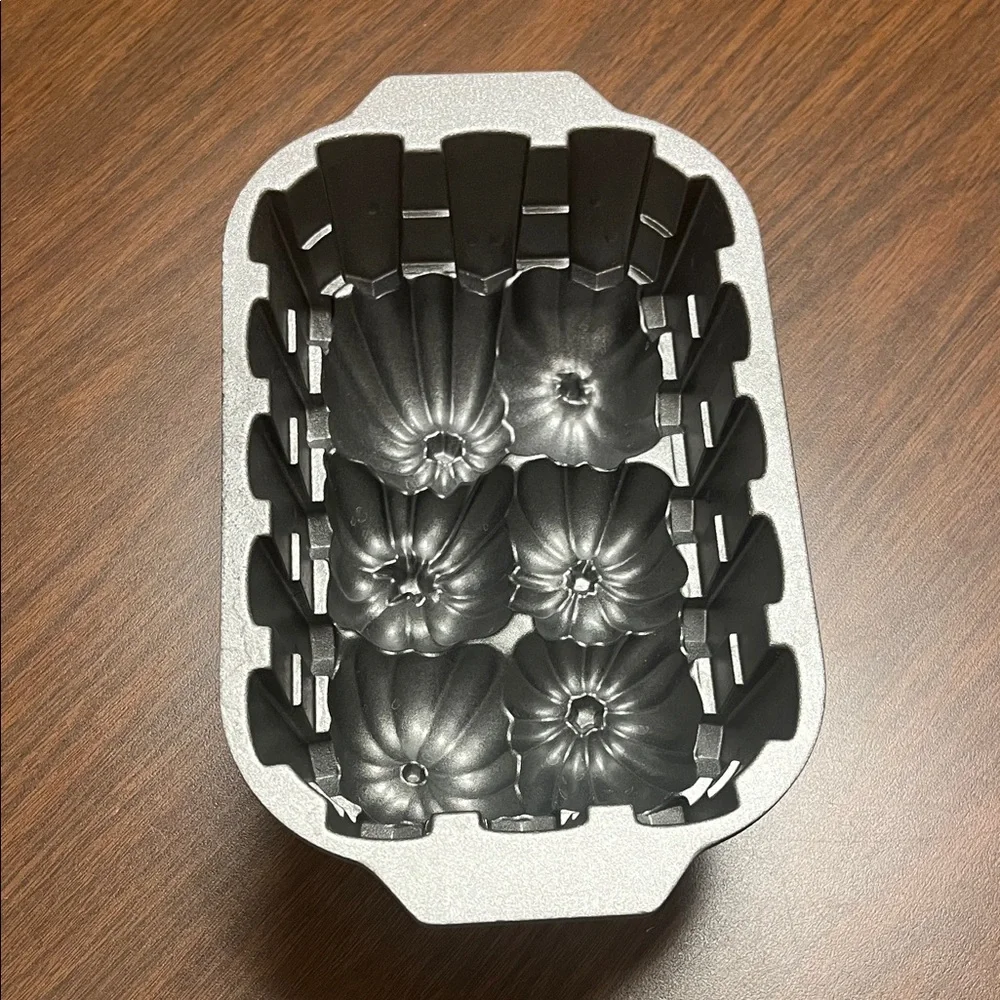 Nordic Ware bake charming
