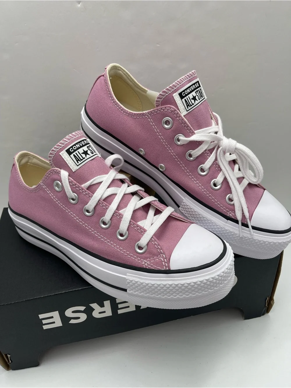 Converse low top