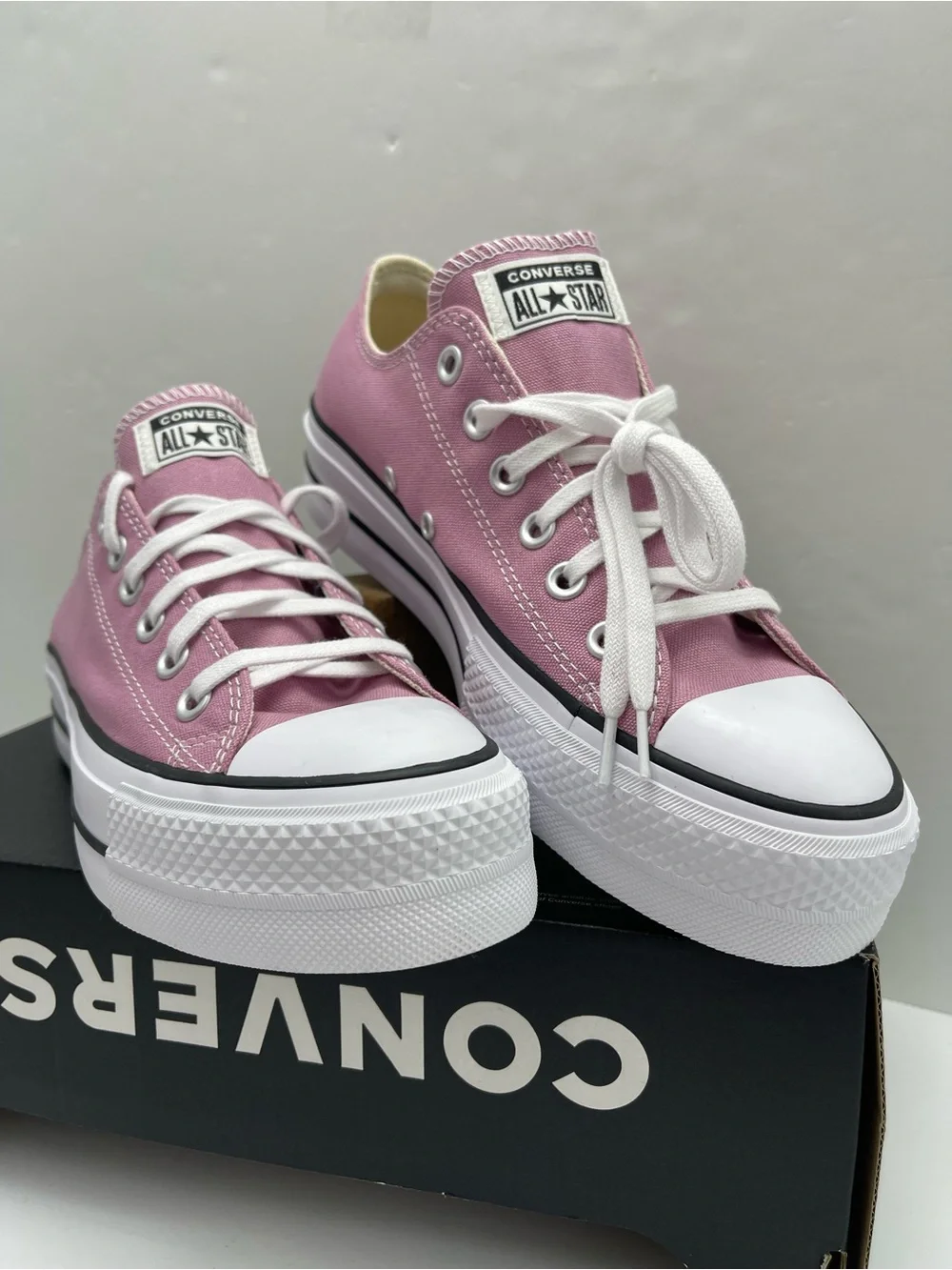 Converse low top