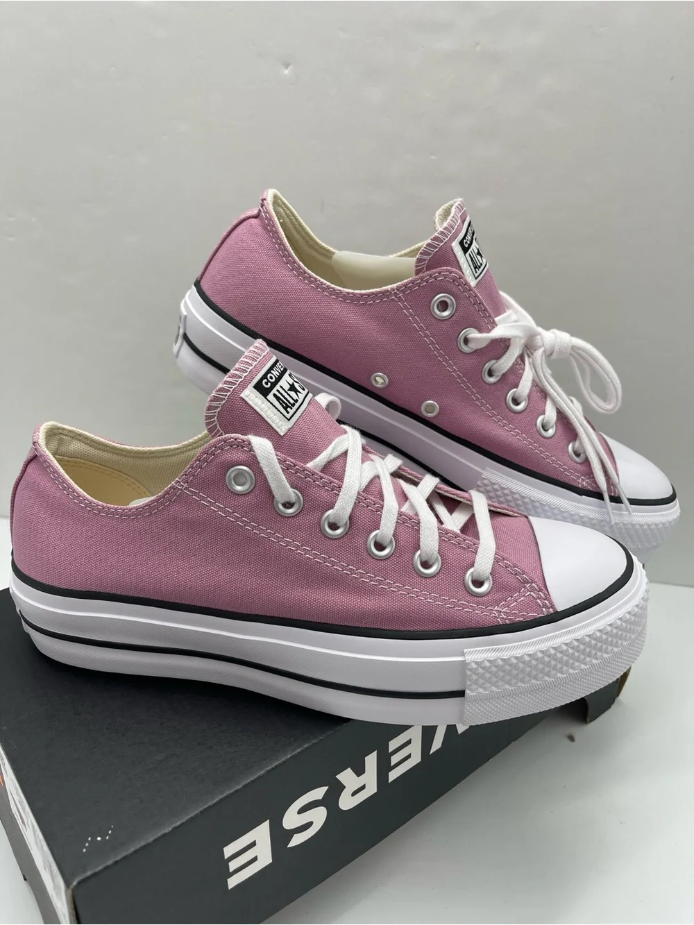 Converse low top