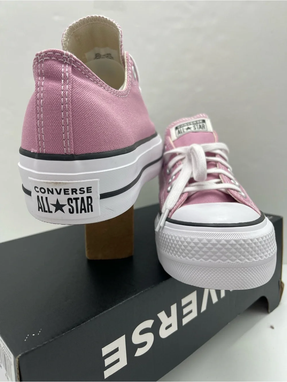 Converse low top