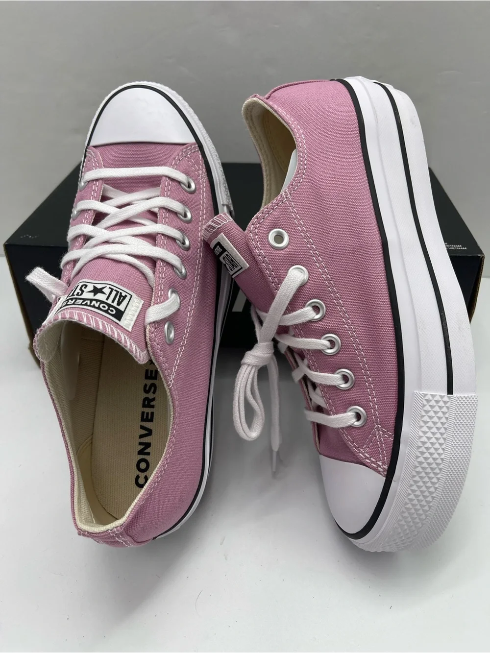 Converse low top