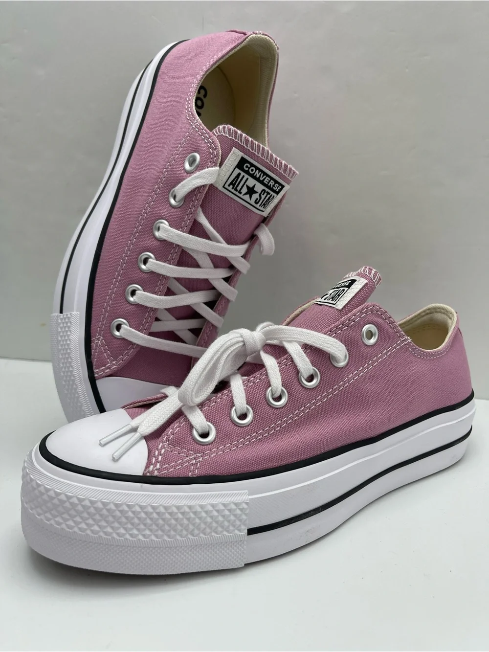 Converse low top