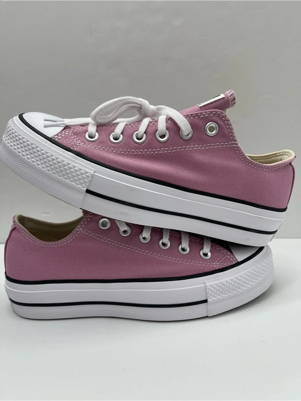 Converse low top