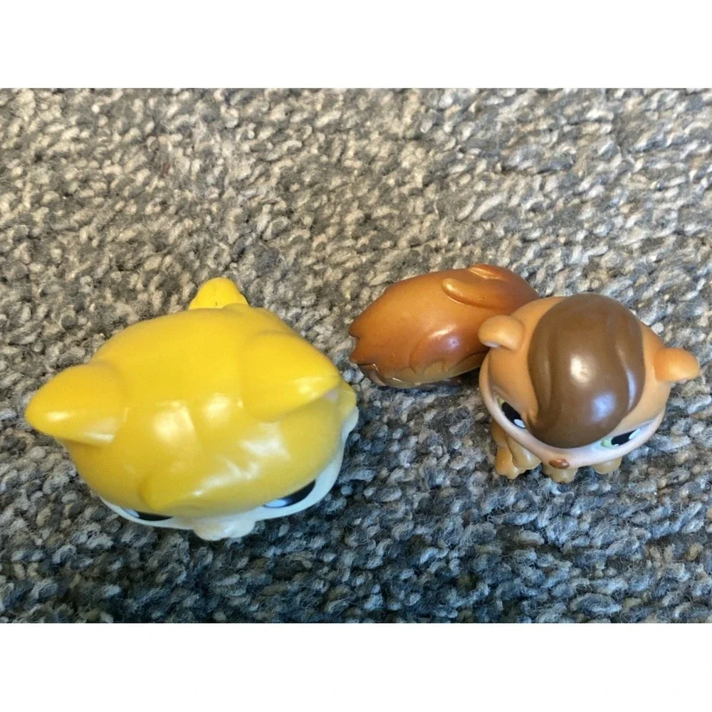 Littlest Pet Shop LPS Yellow Cat With Moving Licking Tongue & Squirrel 2005