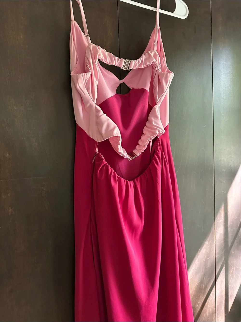 Abercrombie & Fitch neckline pink