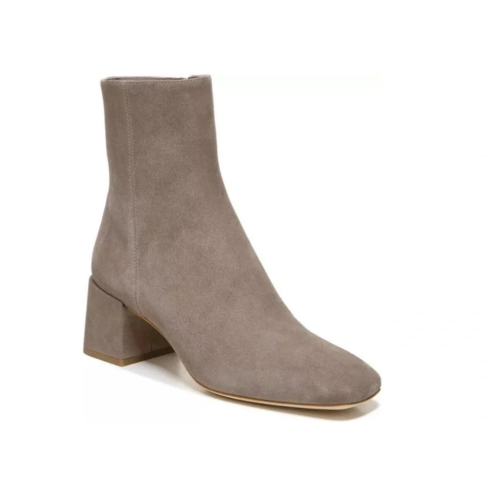 NEW Vince Kaye Suede Block Heel Woodsmoke Size 8
