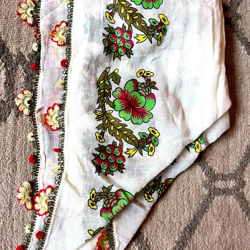 Vintage Turkish‎ Oya Square Fine Scarf with Crochet Edging