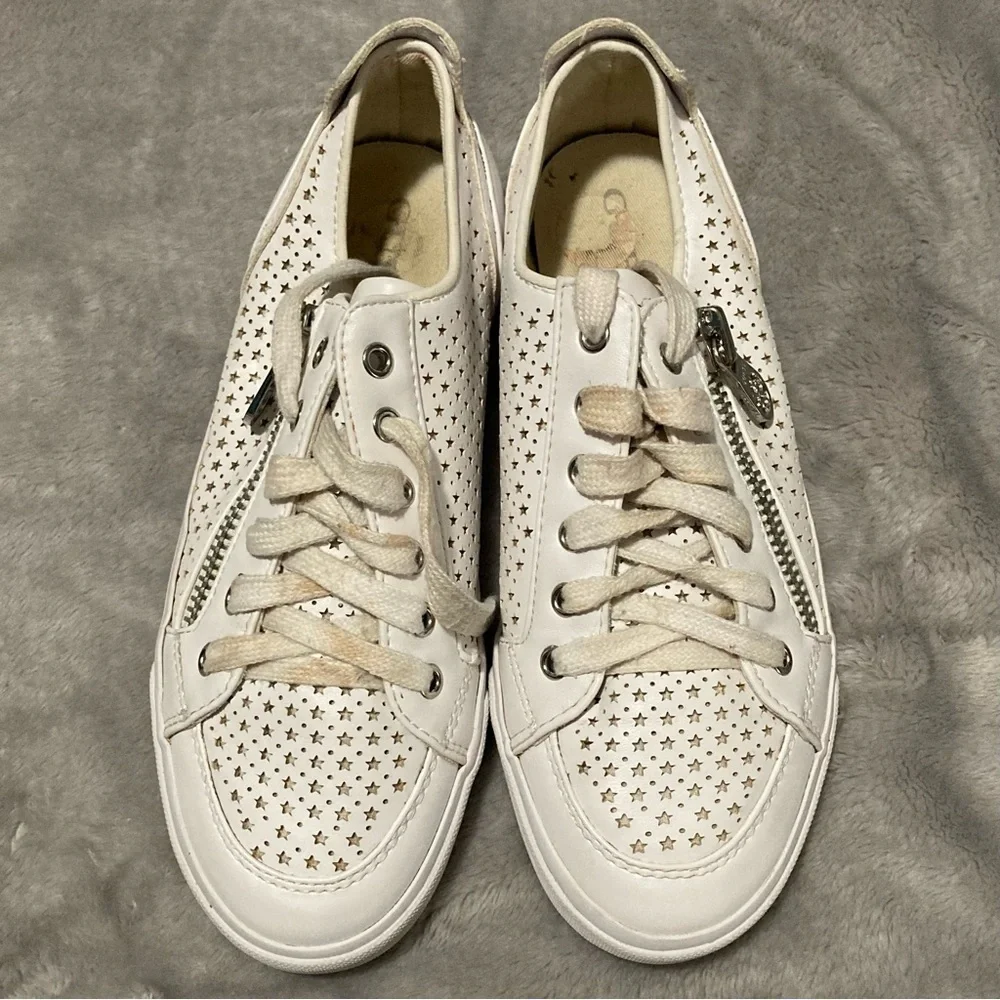 Guess Gianah White Star Perforated Lace Up Sneakers Chrome Zipper Size 7