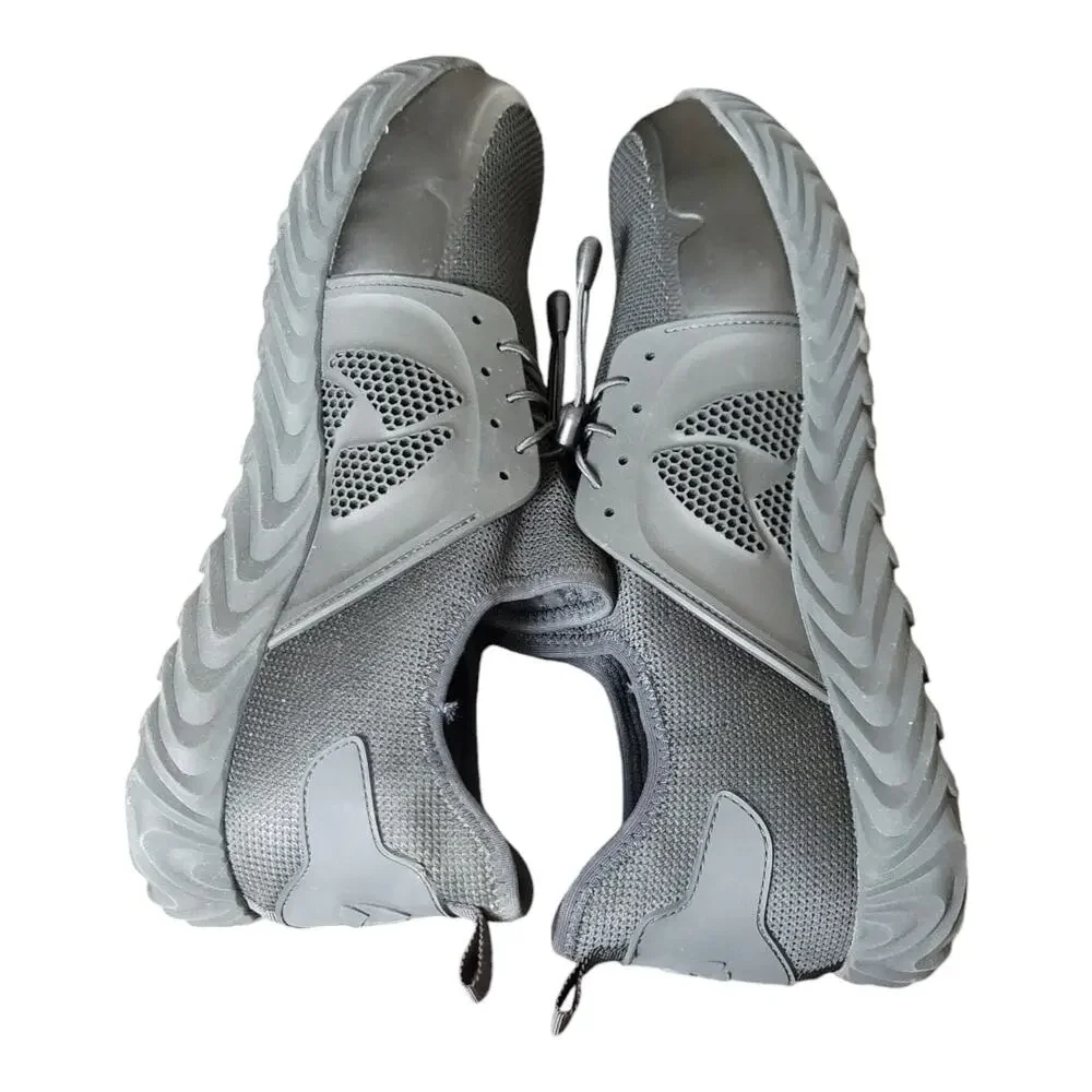 The Invincible Shoe brand f2413 strengthened