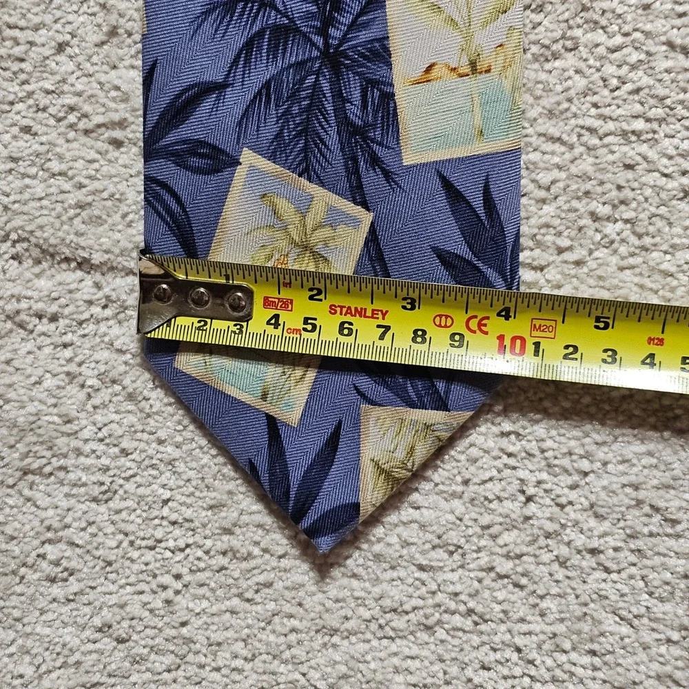Tommy Bahama striking tommy