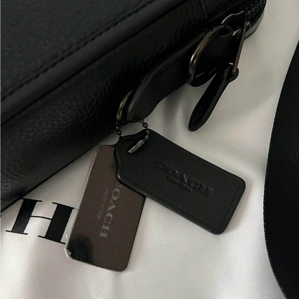 Coach elegant messenger