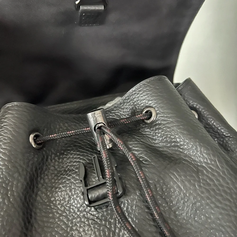 Coach discover sleek