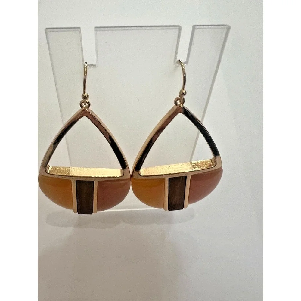 Uncas International statement resin