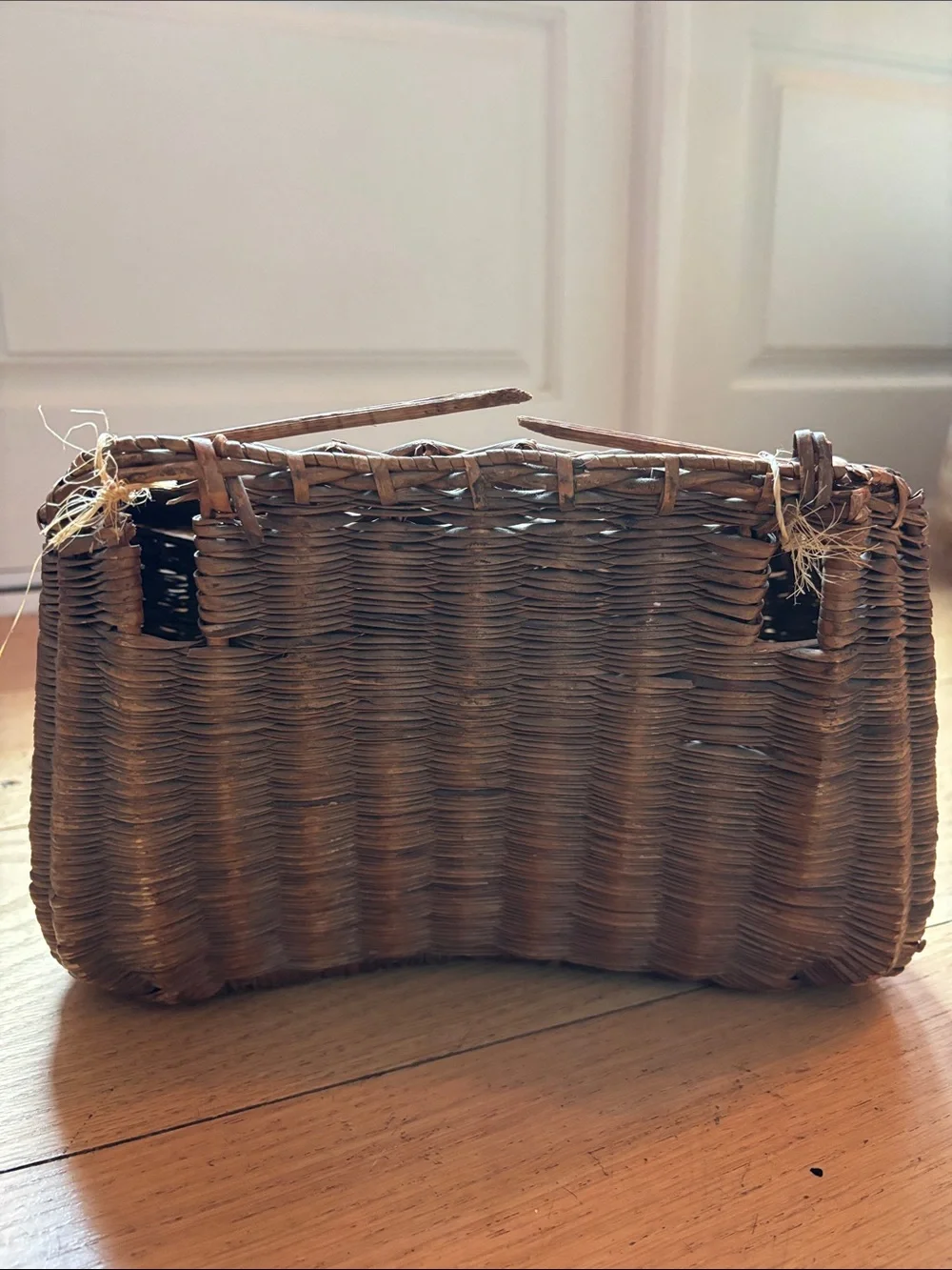 Vtg Handwoven Fishing Creel Basket Primitive Wicker Creel Rustic Cabin Decor