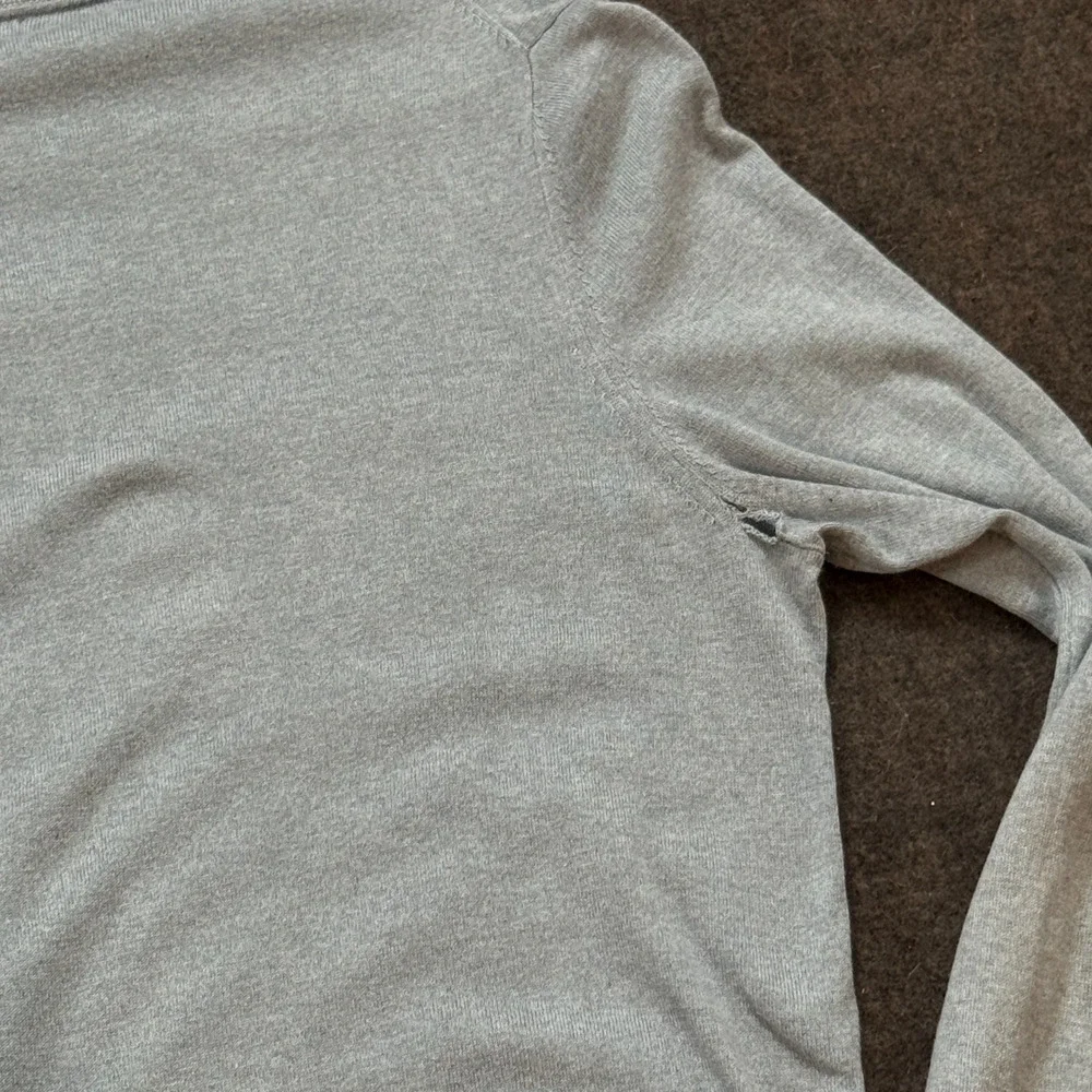 Banana Republic Luxury Blend V-Neck Sweater – Light Gray (Men’s L)