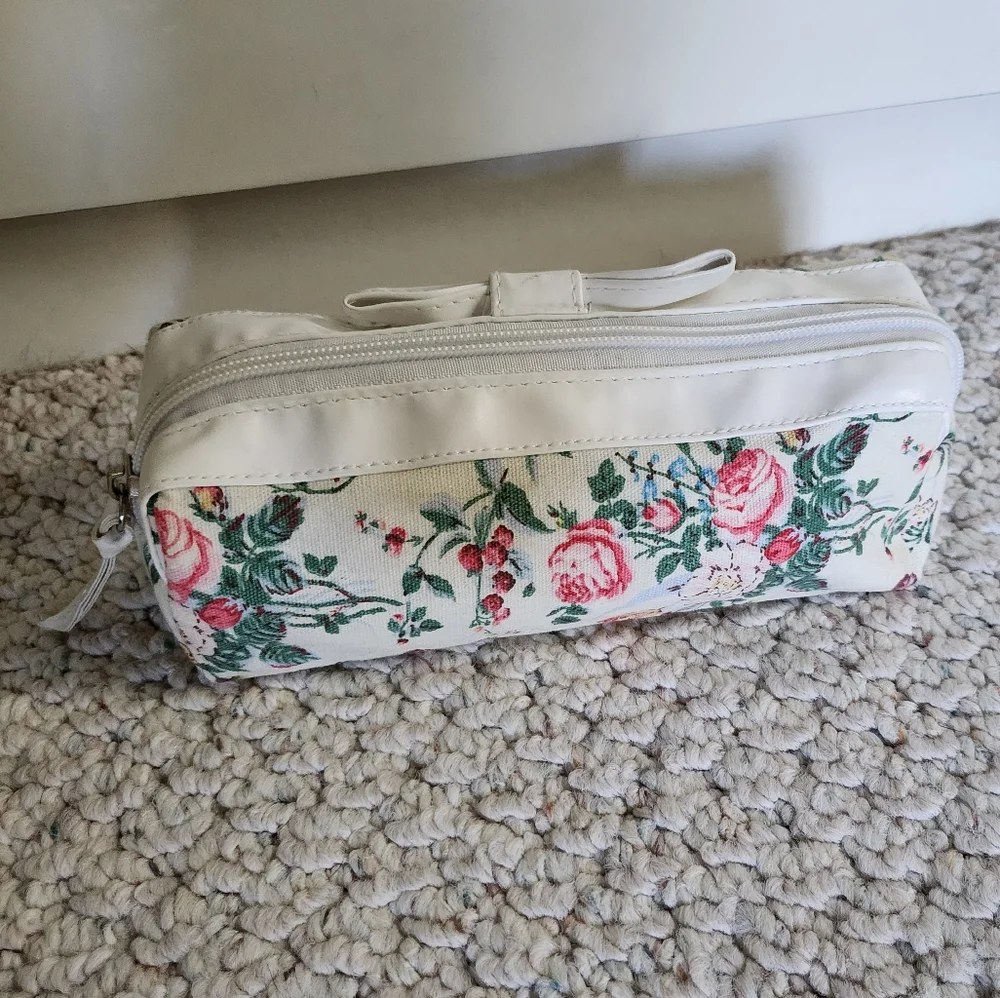 N/A floral cosmetic
