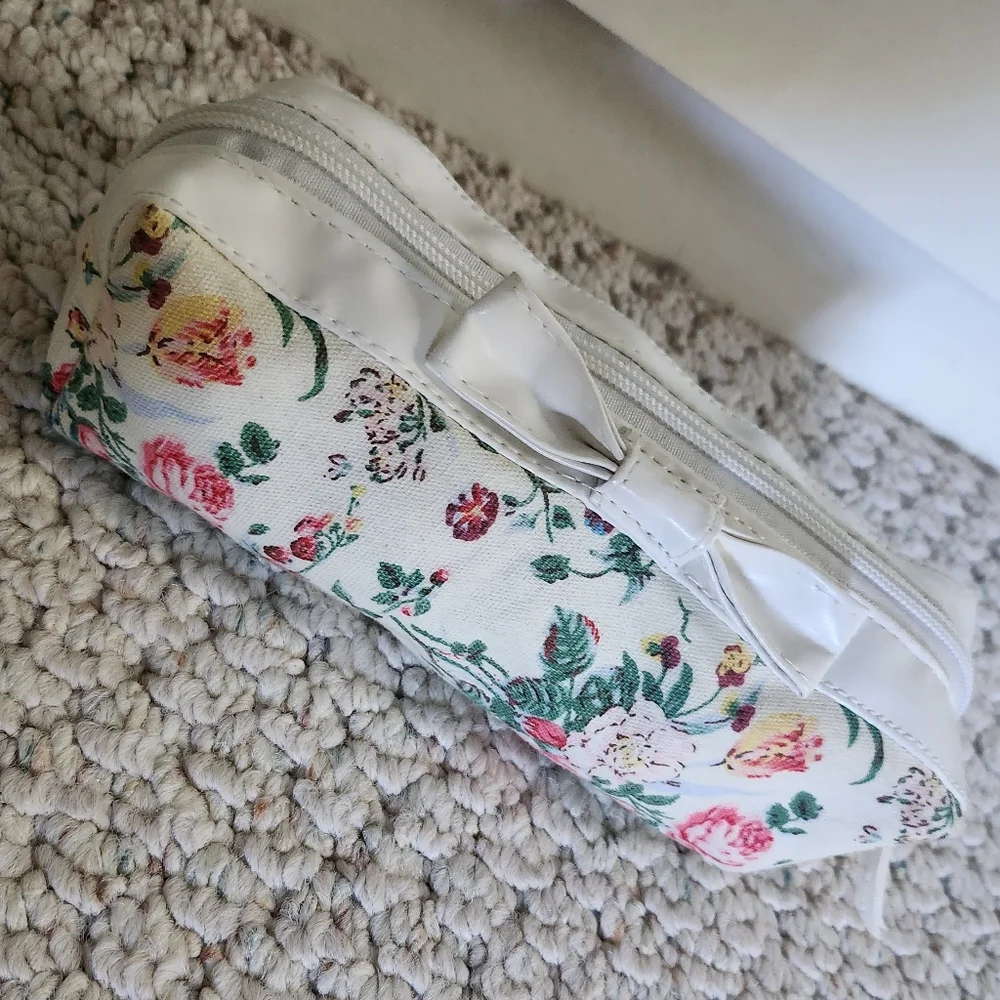 N/A floral cosmetic