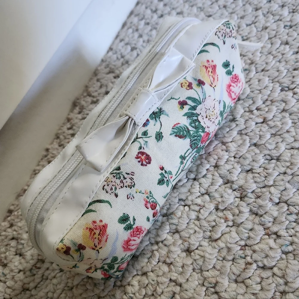 N/A floral cosmetic