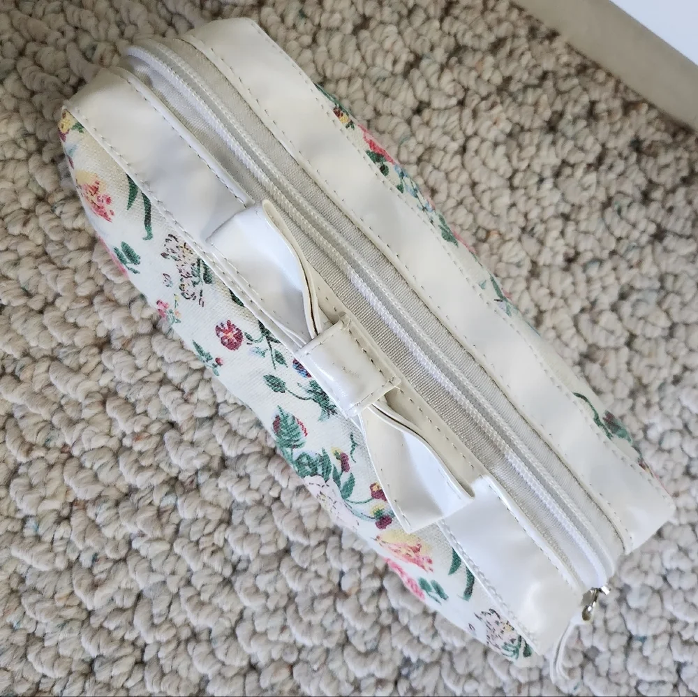 N/A floral cosmetic