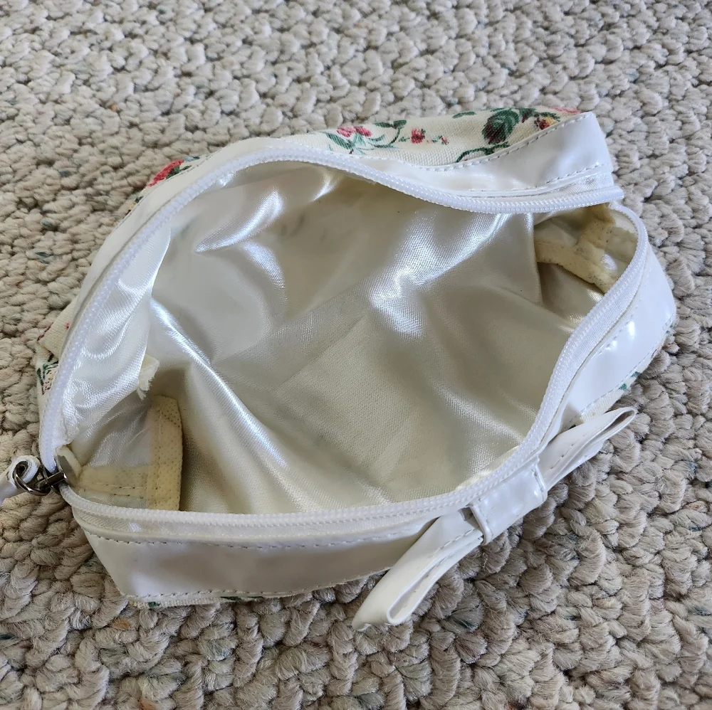 N/A floral cosmetic