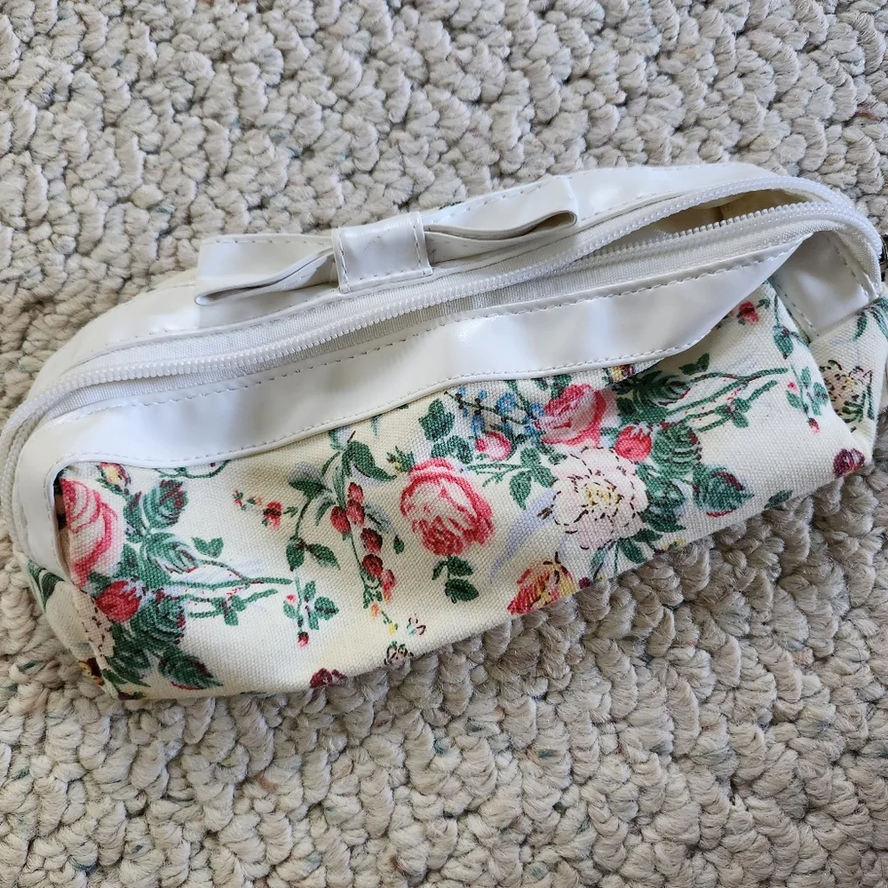 N/A floral cosmetic