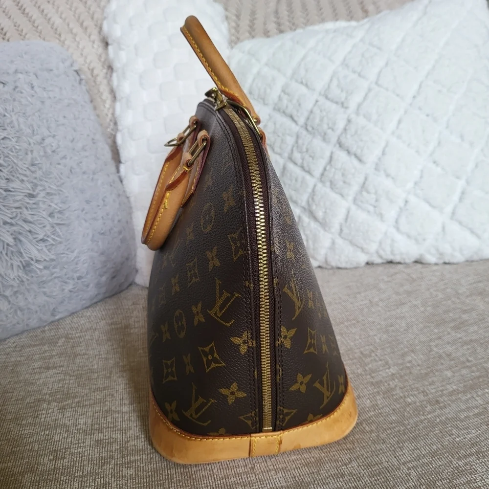 Louis Vuitton elegant louis