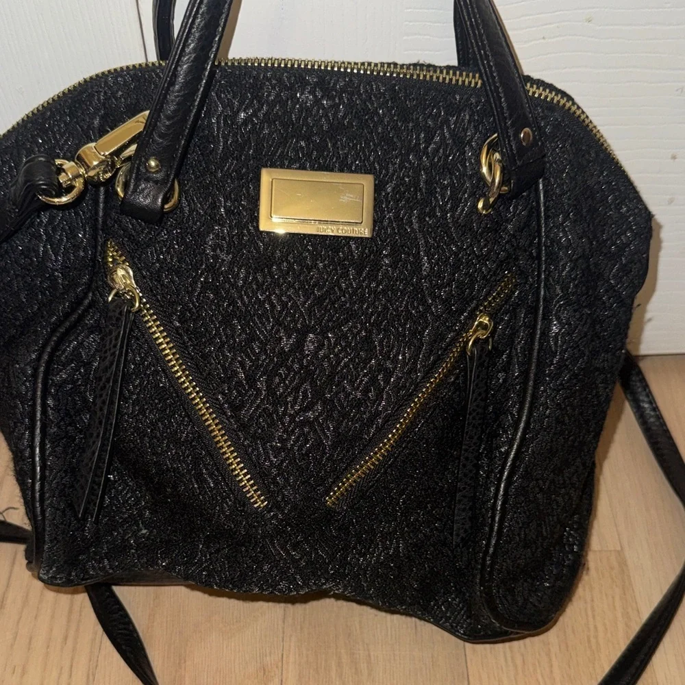 Juicy Couture versatile zippers satchel