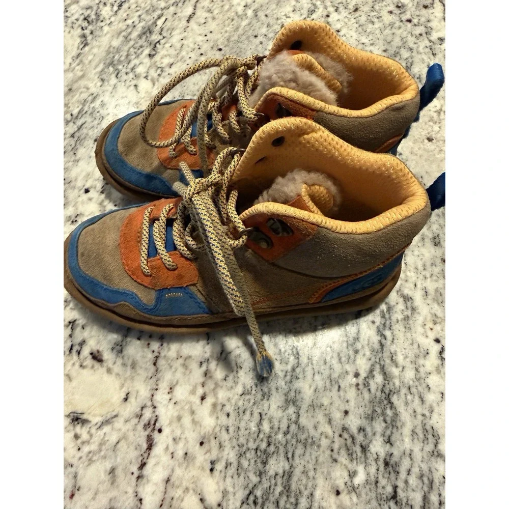 UGG Kid's Boot Size 3 Unisex‎ Boy Girl Brown Hiking Outdoors Youth Kids Walking