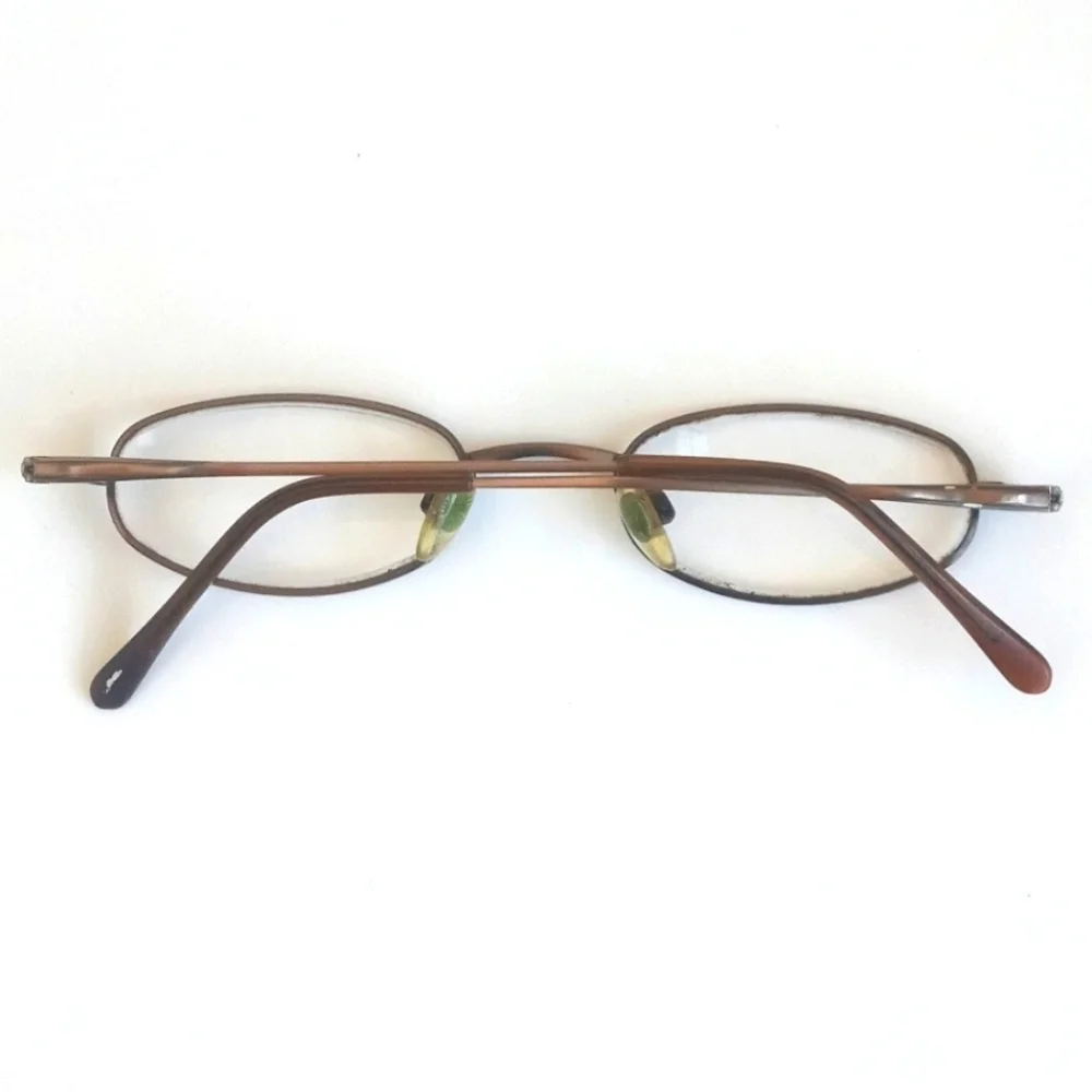 Vintage oval reader