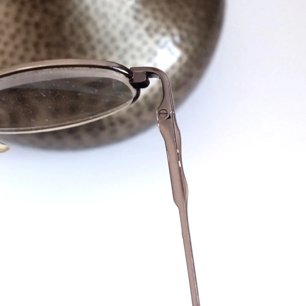 Vintage oval reader