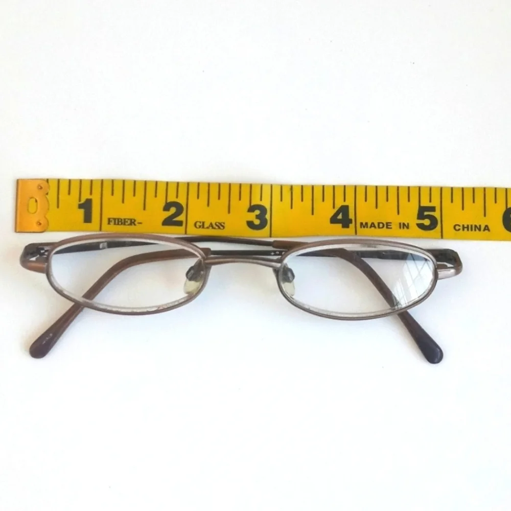 Vintage oval reader