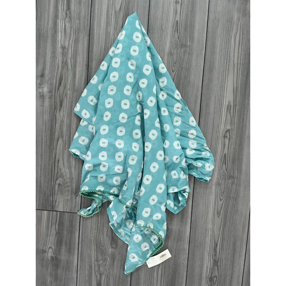 Tag brand scarf