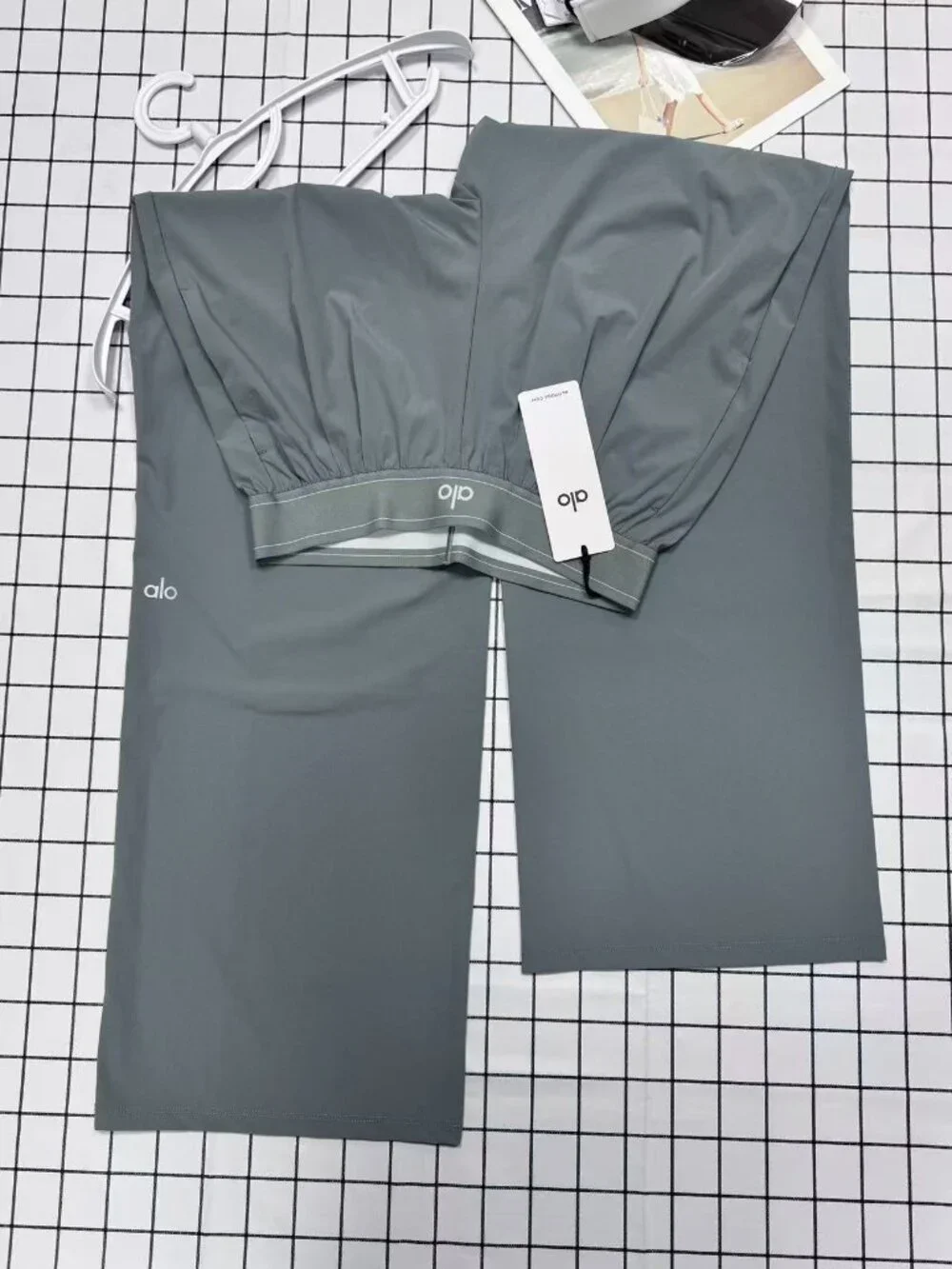 ALO Yoga one color