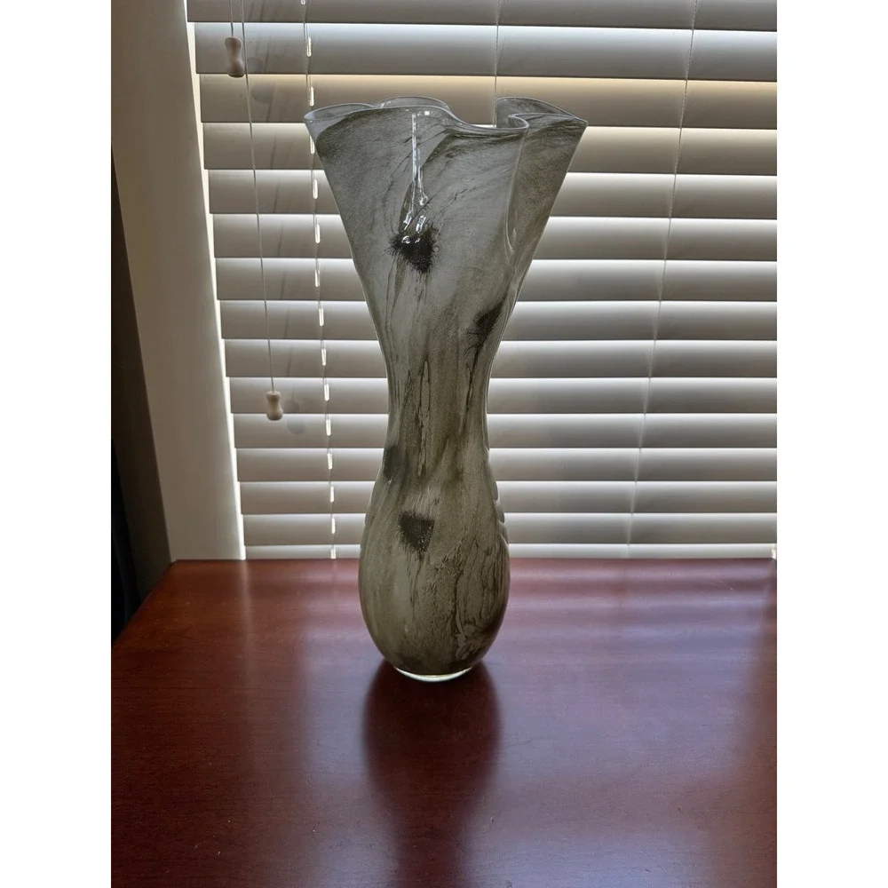 Hand Blown Art Glass Vase Ruffled Handkerchief Rim Marbled Taupe‎ Brown Cream