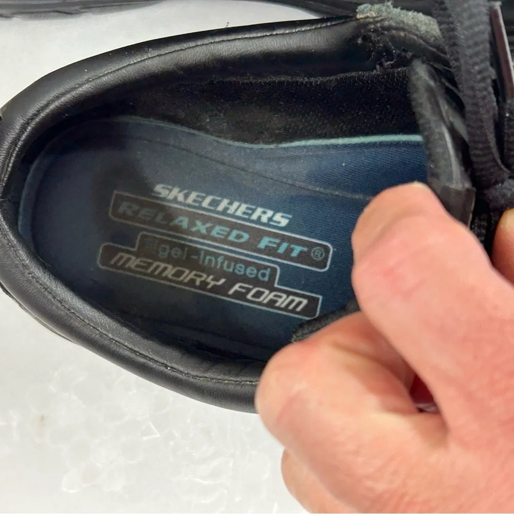 Skechers all black
