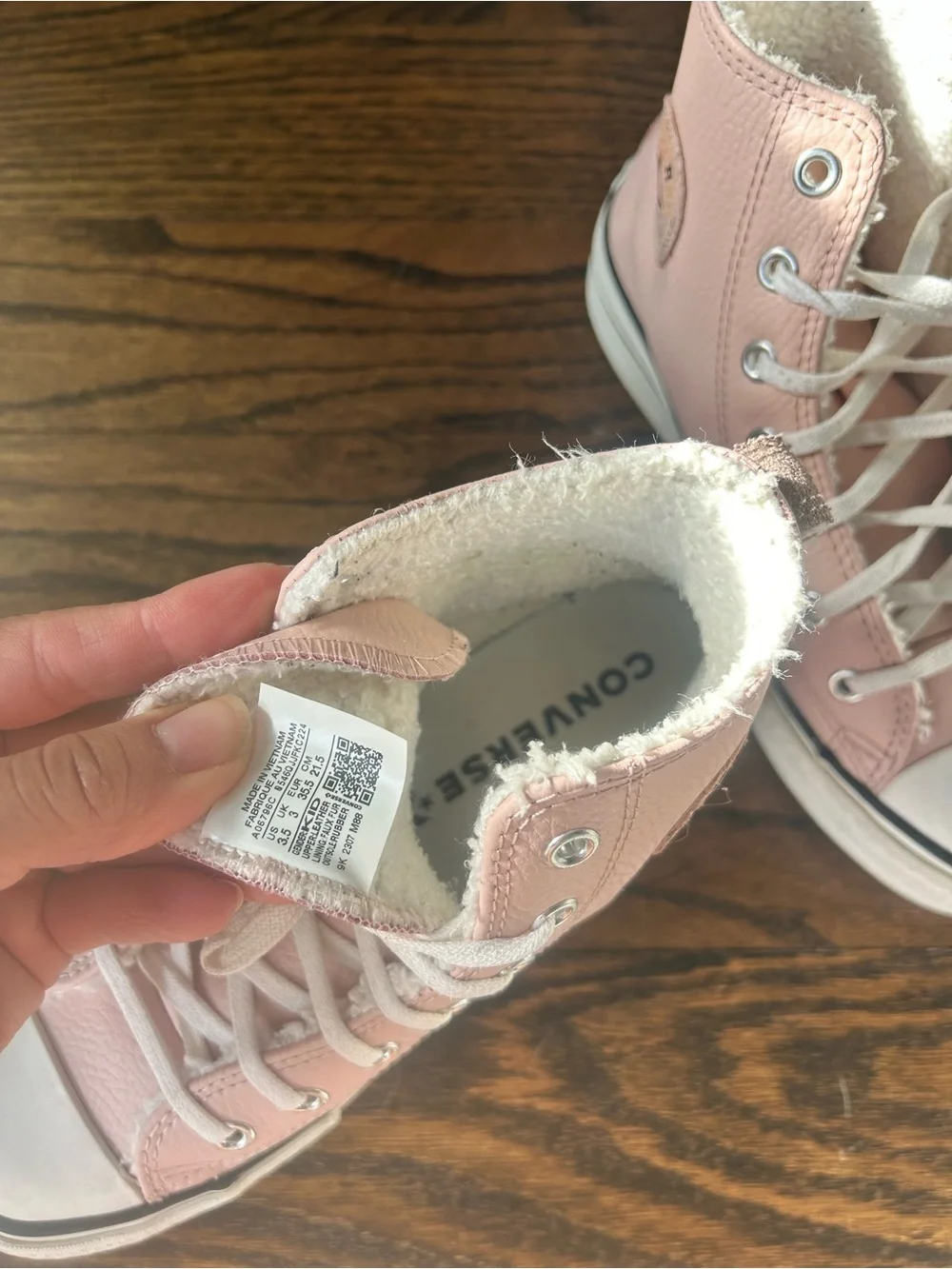 Converse pale pink