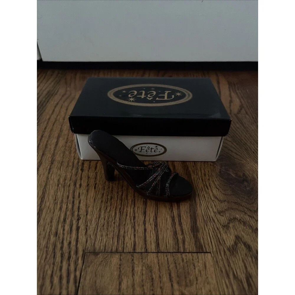 Vintage Y2K Fete collectable shoe figurine (Neon nights)