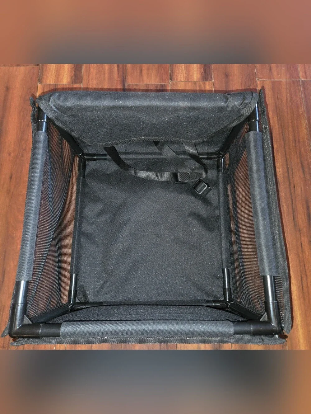 GUC Black Dog Carseat Bed With Safety Strap And Over Seat Strap 15