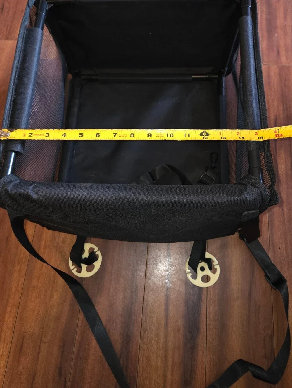 GUC Black Dog Carseat Bed With Safety Strap And Over Seat Strap 15