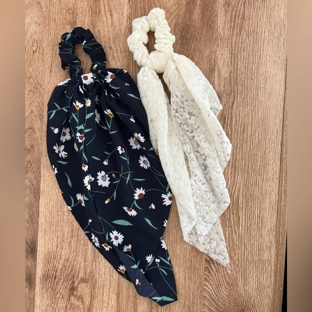 N/A set scrunchies