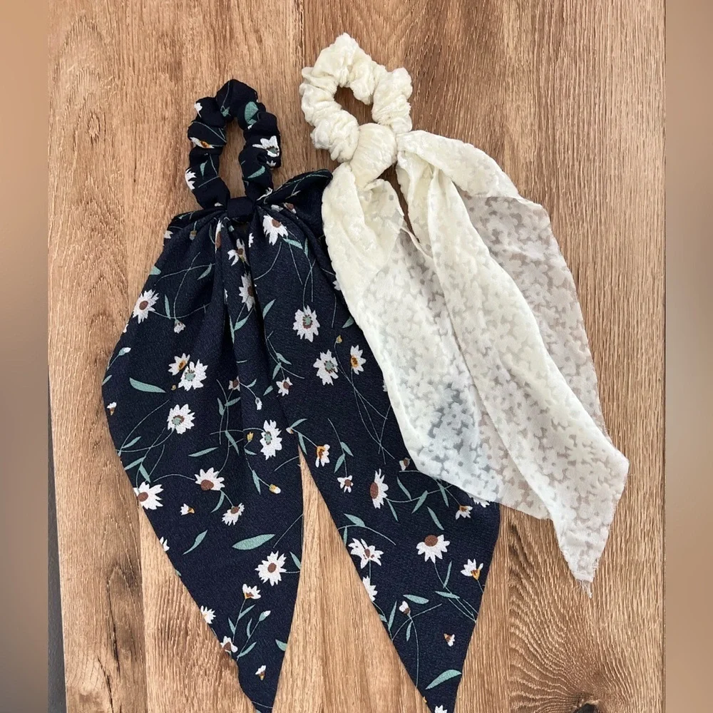 N/A set scrunchies