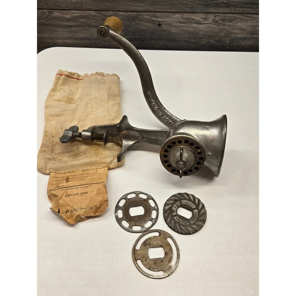 Vintage ARMAID 52 Meat Grinder Food Chopper Cast Metal Made in USA with‎ Plates