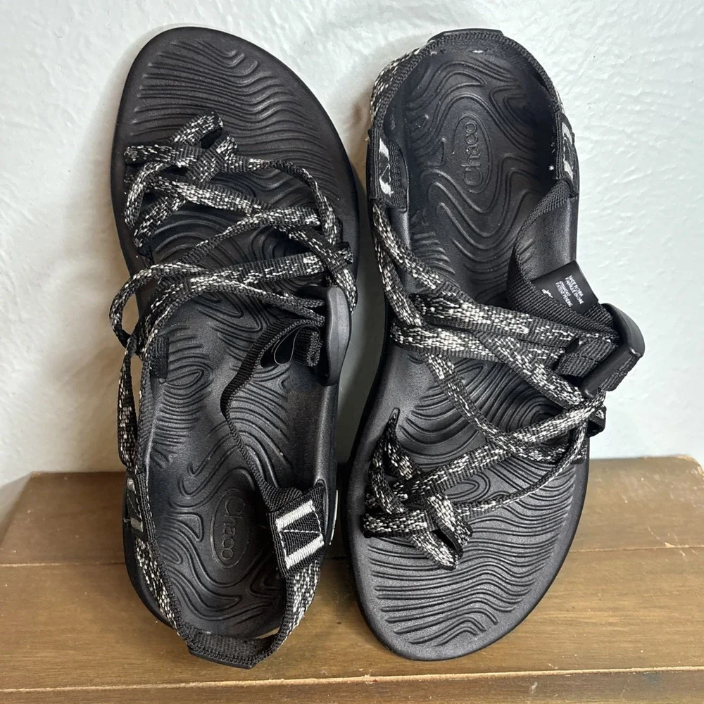 Chaco black white