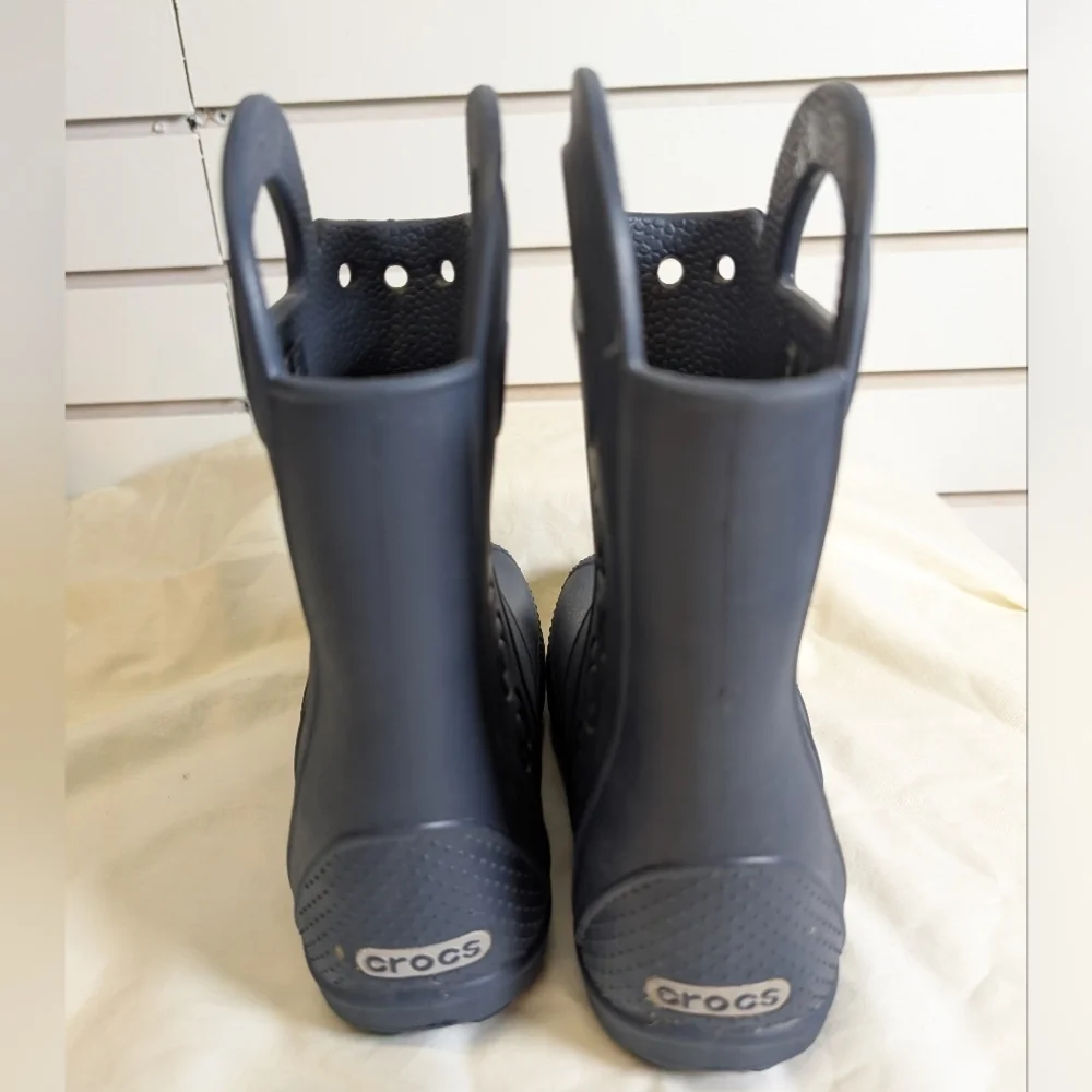 CROCS handle it