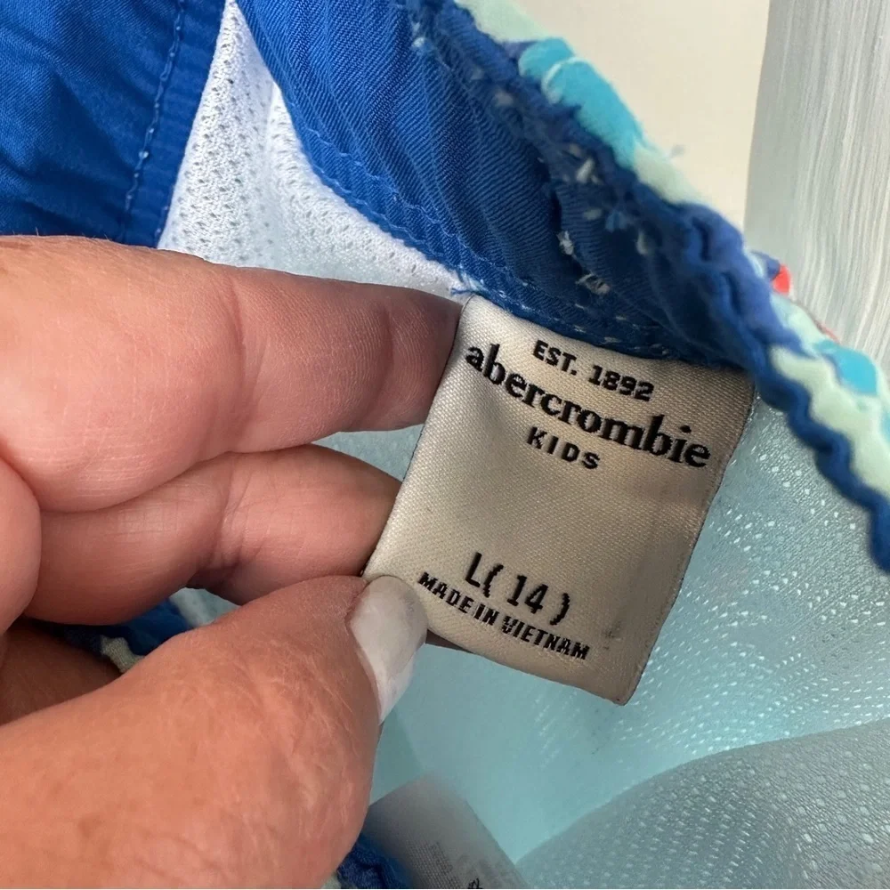 abercrombie kids inseam 9” •euc