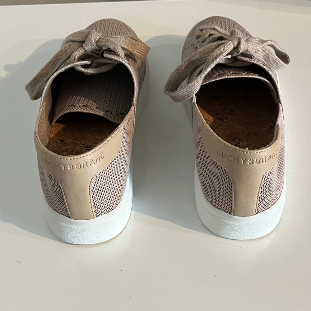 Lucky Brand closure traction