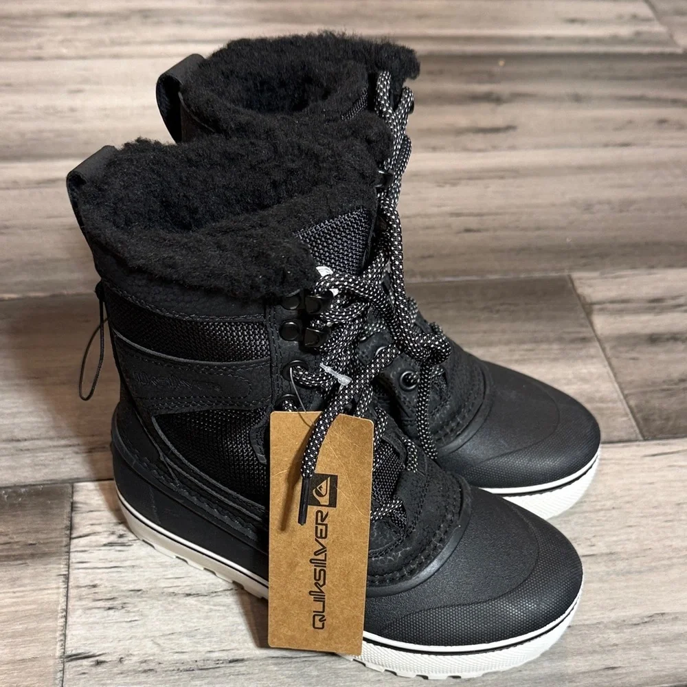NWT Quiksilver Black Lace-Up Winter Boots with Faux Fur Collar