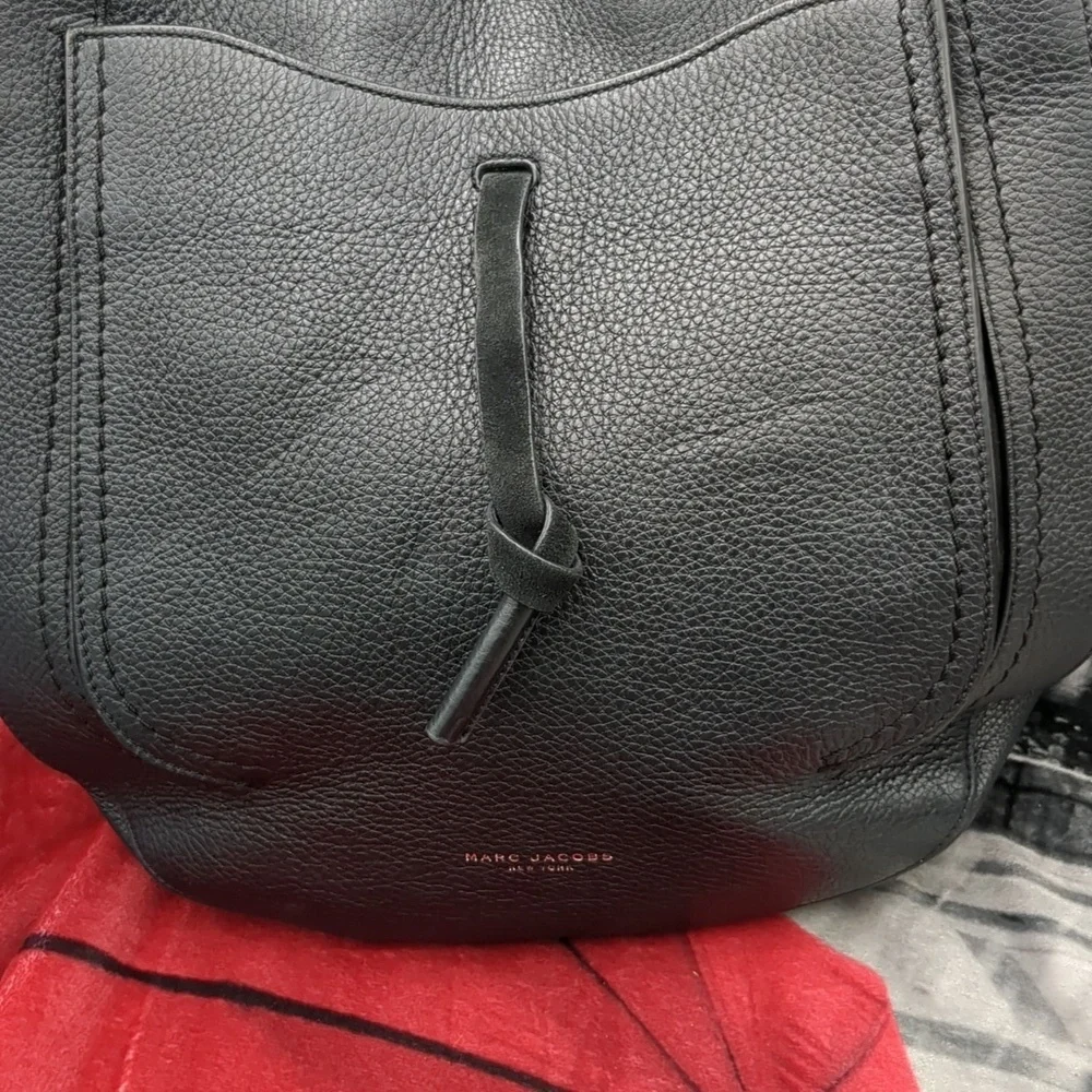 Marc Jacobs black pebble