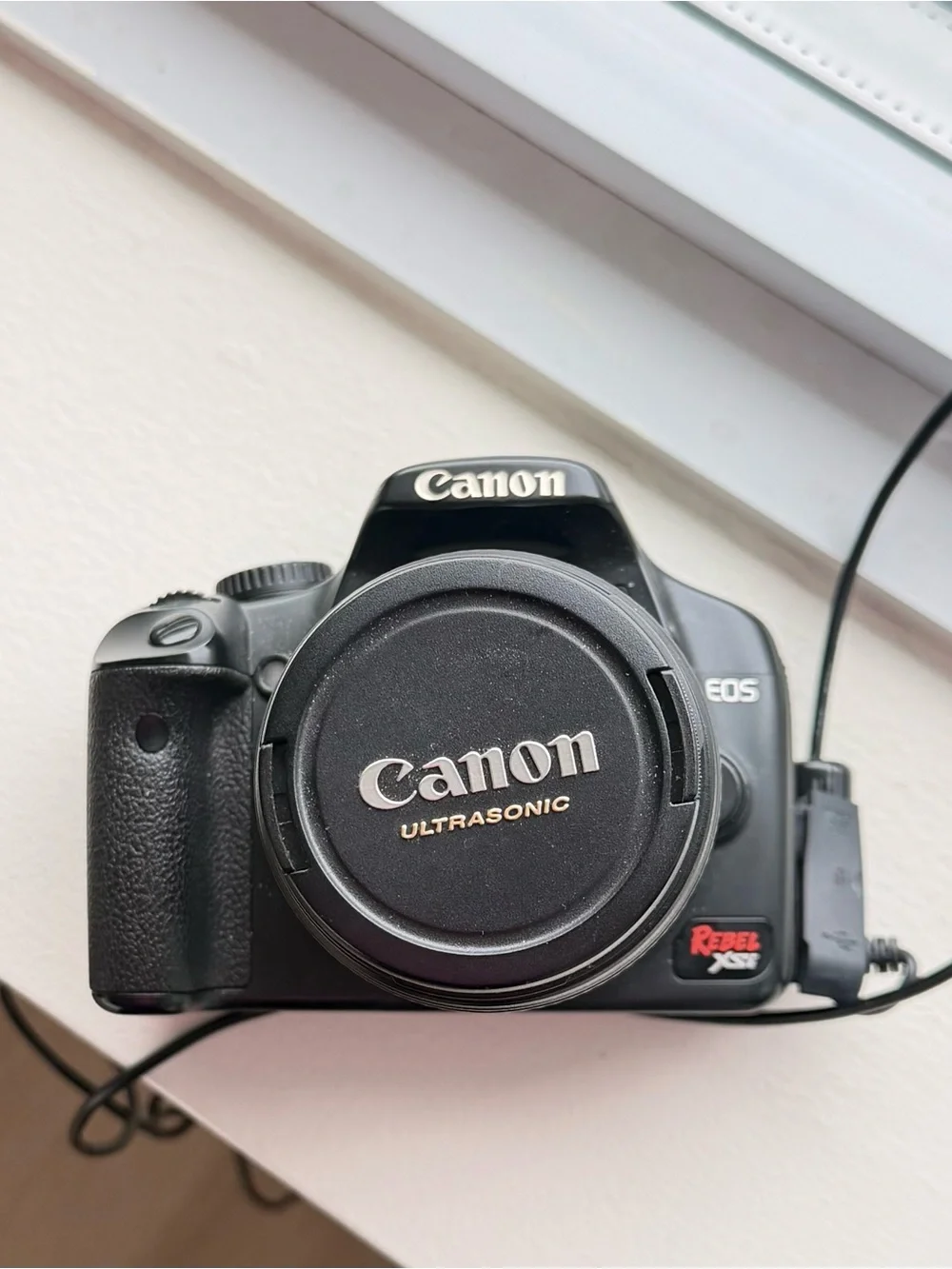 Canon EOS Rebel XSi Black DSLR Camera cords and new batteries Exc condition